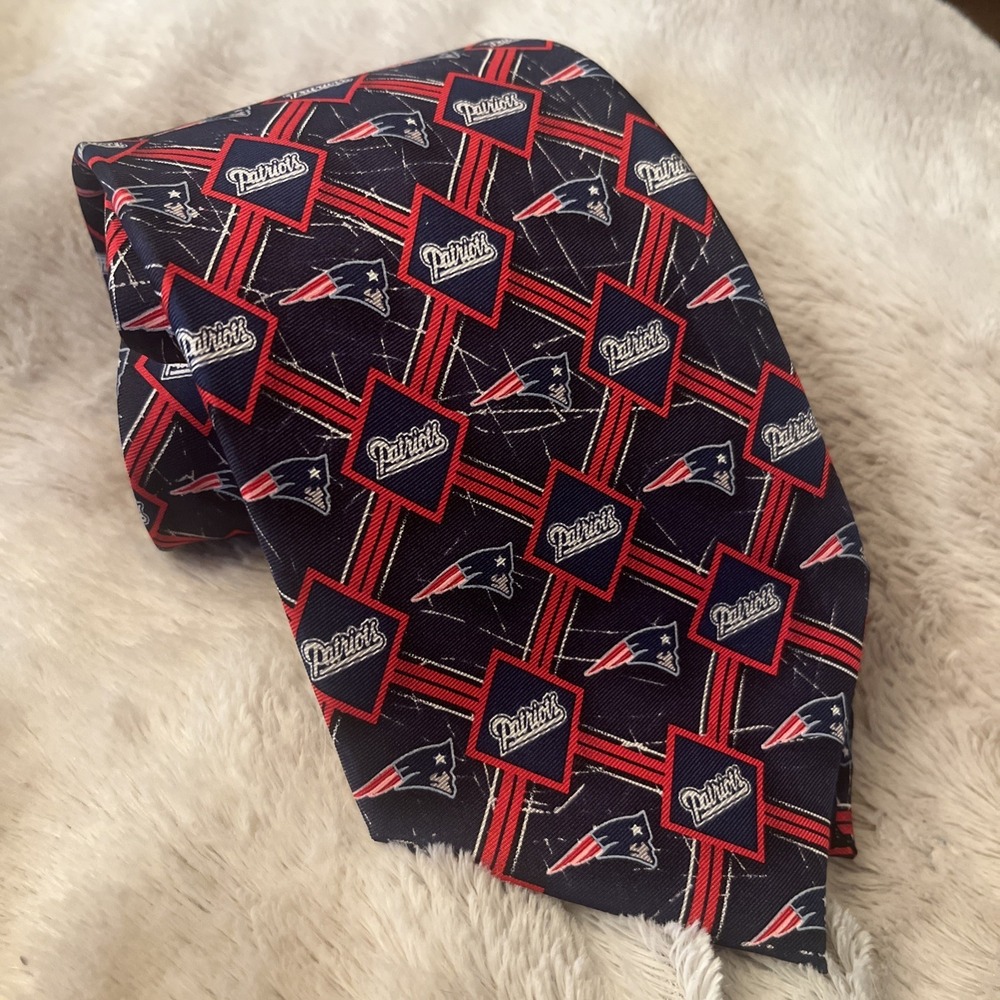 Eagles Wings Men's New England Patriots NFL Necktie Tie Silk 57" Red/Blue